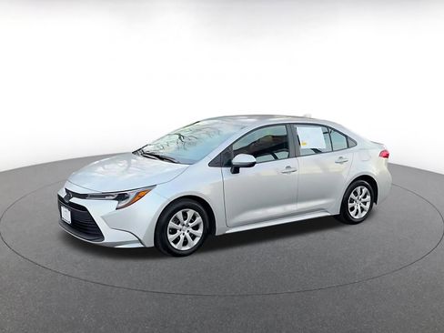 Used 2025 Toyota Corolla LE image 8