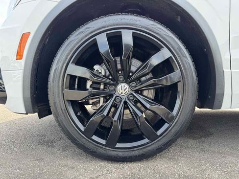 Used 2021 Volkswagen Tiguan SE R-Line image 9