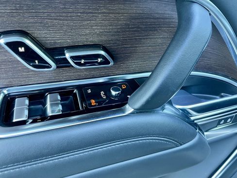 Used 2023 Land Rover Range Rover SE image 11