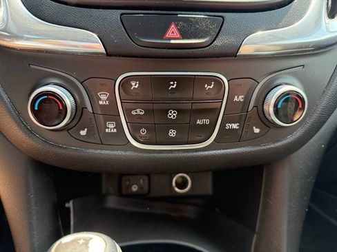 Used 2018 Chevrolet Equinox LT w/ Sun & Infotainment Package AWD/4WD image 24