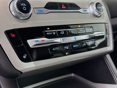 Certified 2022 Ford Explorer XLT w/ Equipment Group 202A image 18