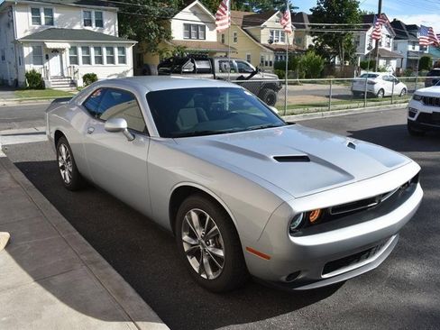 Used 2023 Dodge Challenger SXT image 4