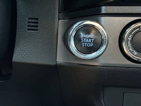 Used 2018 Toyota Tacoma TRD Off-Road AWD/4WD image 22