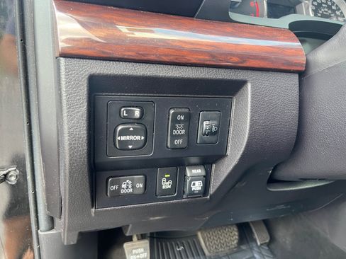 Used 2016 Toyota Tundra Limited w/ Limited Premium Package AWD/4WD image 16