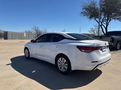 Certified 2021 Nissan Sentra S image 3