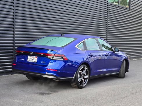 Used 2025 Honda Accord Sport image 4