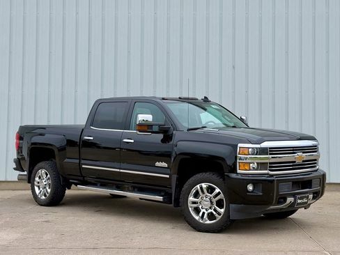 Used 2015 Chevrolet Silverado 2500 High Country w/ Duramax Plus Package AWD/4WD image 8