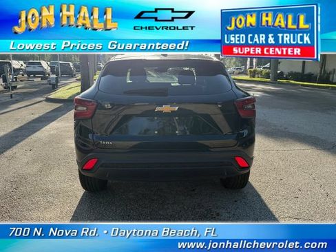 Used 2024 Chevrolet Trax LS w/ LS Convenience Package FWD image 8