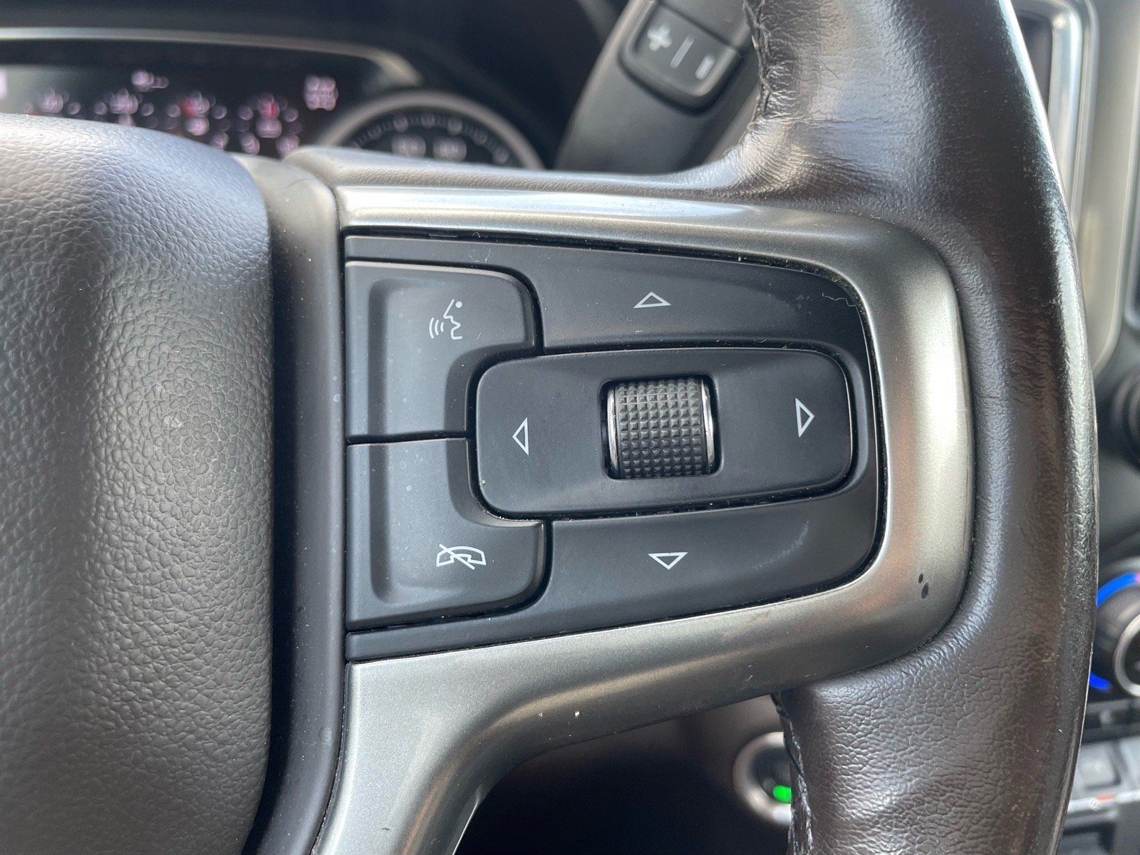 Used 2021 Chevrolet Silverado 1500 LTZ w/ LTZ Premium Package AWD/4WD image 15