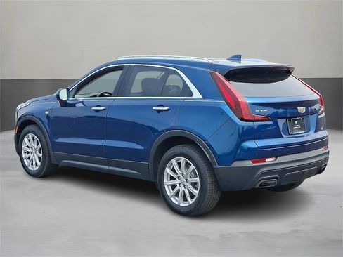 Used 2019 Cadillac XT4 Luxury w/ Cold Weather Package FWD image 7