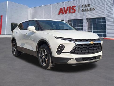 Used 2025 Chevrolet Blazer LT FWD image 3