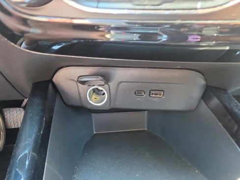 Used 2025 Chevrolet Trax LT w/ LT Convenience Package FWD image 25
