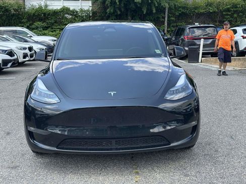 Used 2024 Tesla Model Y Long Range AWD/4WD image 8