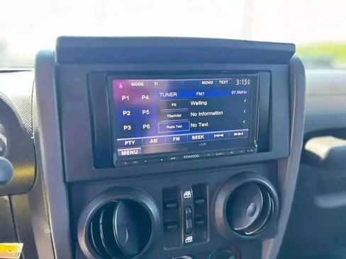 Used 2007 Jeep Wrangler Unlimited Sahara image 10