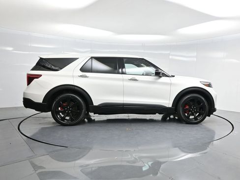 Used 2022 Ford Explorer ST w/ ST Street Pack image 32