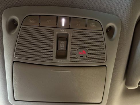 Used 2016 Nissan Maxima Platinum w/ Interior Lighting Package image 19