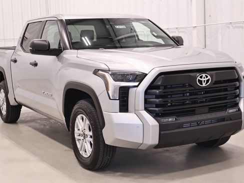 Used 2025 Toyota Tundra SR5 w/ SR5 Convenience Package AWD/4WD image 3