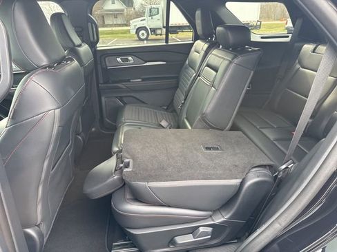 Used 2025 Ford Explorer ST-Line w/ ST-Line Street Pack image 40