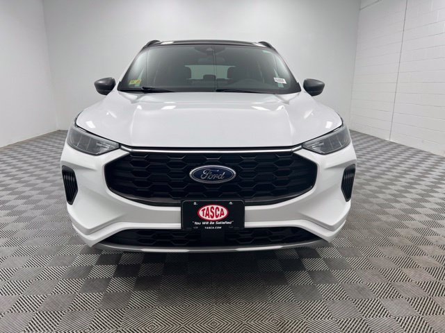 Used 2023 Ford Escape ST-Line w/ Tech Pack #1 AWD/4WD image 3