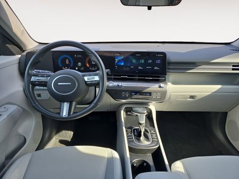 Certified 2025 Hyundai Kona SEL image 9