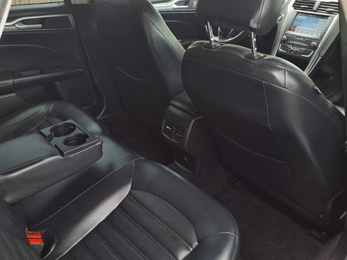 Used 2019 Ford Fusion SE FWD image 34
