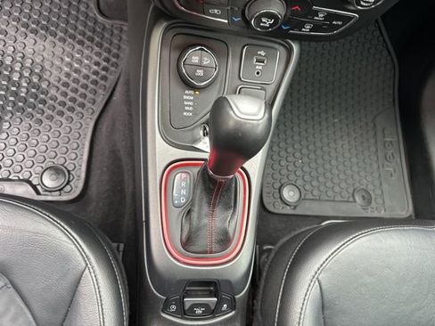 Used 2018 Jeep Compass Trailhawk w/ Leather Interior Group AWD/4WD image 19