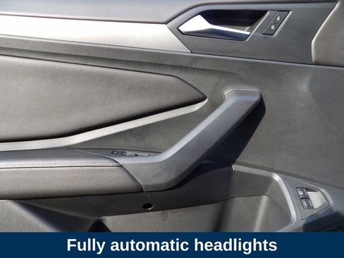 Used 2023 Volkswagen Jetta SE image 9