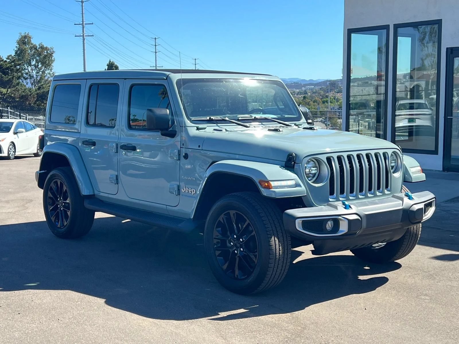 Used 2023 Jeep Wrangler Unlimited Sahara AWD/4WD image 3