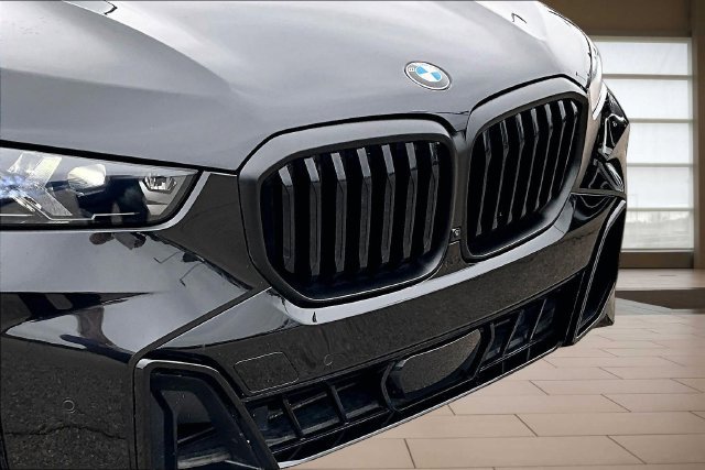 Used 2025 BMW X5 xDrive40i w/ M Sport Package AWD/4WD image 26