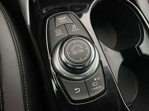 Used 2019 INFINITI QX30 Premium w/ Navigation Package image 23