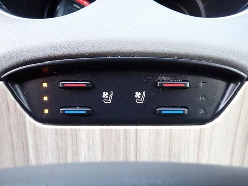 Certified 2021 Toyota Venza XLE image 26