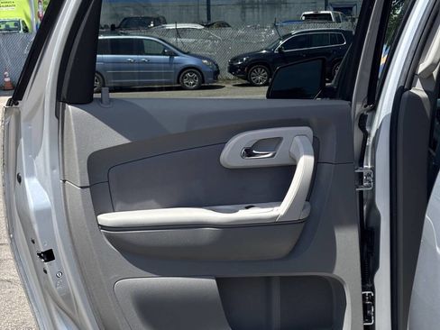 Used 2010 Chevrolet Traverse LS FWD image 13