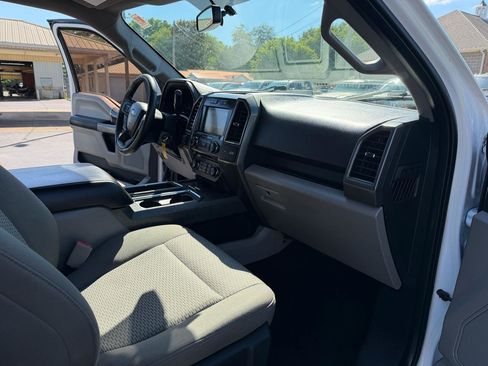Used 2018 Ford F150 XLT w/ Equipment Group 302A Luxury AWD/4WD image 13