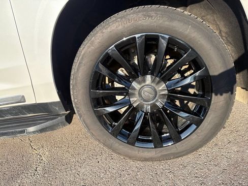Used 2024 Cadillac Escalade Premium Luxury AWD/4WD image 34