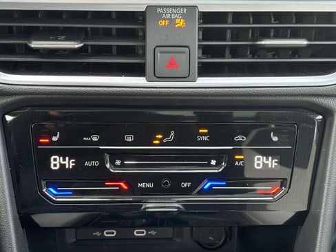 Used 2025 Volkswagen Taos SE w/ Panoramic Sunroof Package image 35