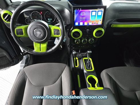 Used 2017 Jeep Wrangler Unlimited Sahara image 12