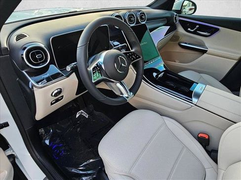 Used 2026 Mercedes-Benz GLC 300 image 3