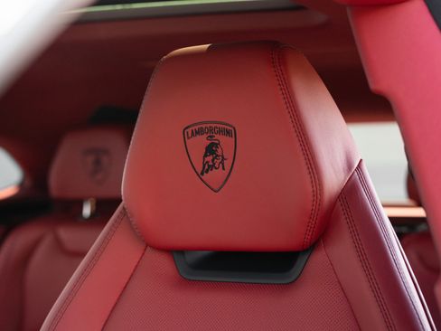 Used 2022 Lamborghini Urus image 38