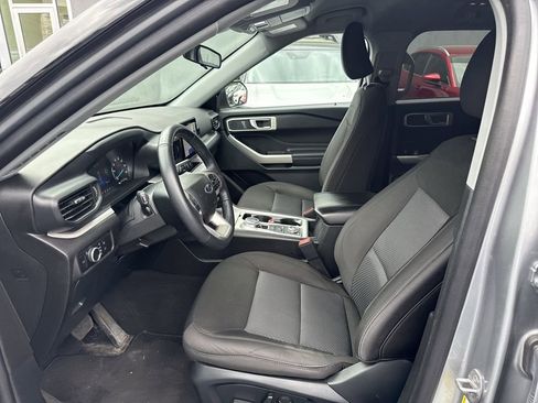Used 2023 Ford Explorer XLT AWD/4WD image 15