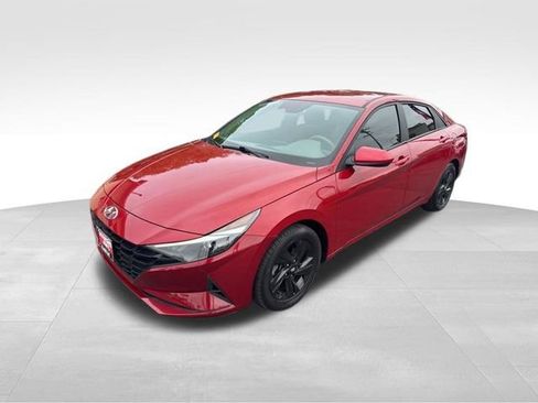 Used 2023 Hyundai Elantra SEL w/ Cargo Package FWD image 7