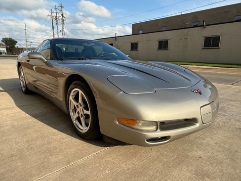 Used 2002 Chevrolet Corvette Coupe w/ Preferred Equipment Group2 image 2