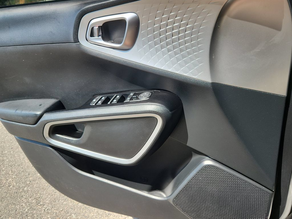 Used 2023 Kia Soul LX w/ Option Group 015 FWD image 8