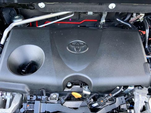 Used 2021 Toyota RAV4 XLE w/ XLE Grade Weather Package AWD/4WD image 32