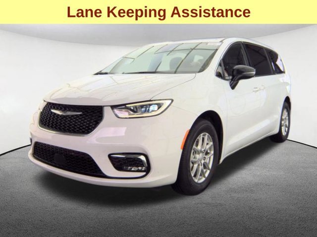 Used 2026 Chrysler Pacifica Select FWD image 5