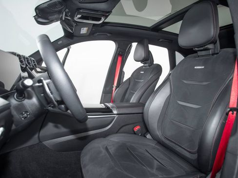 Used 2024 Mercedes-Benz GLC 43 AMG 4MATIC image 2