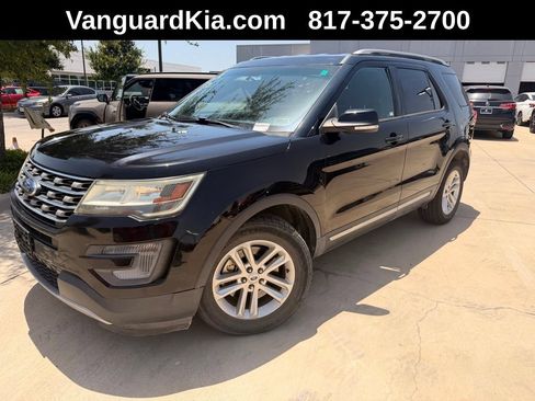 Used 2017 Ford Explorer XLT FWD image 1