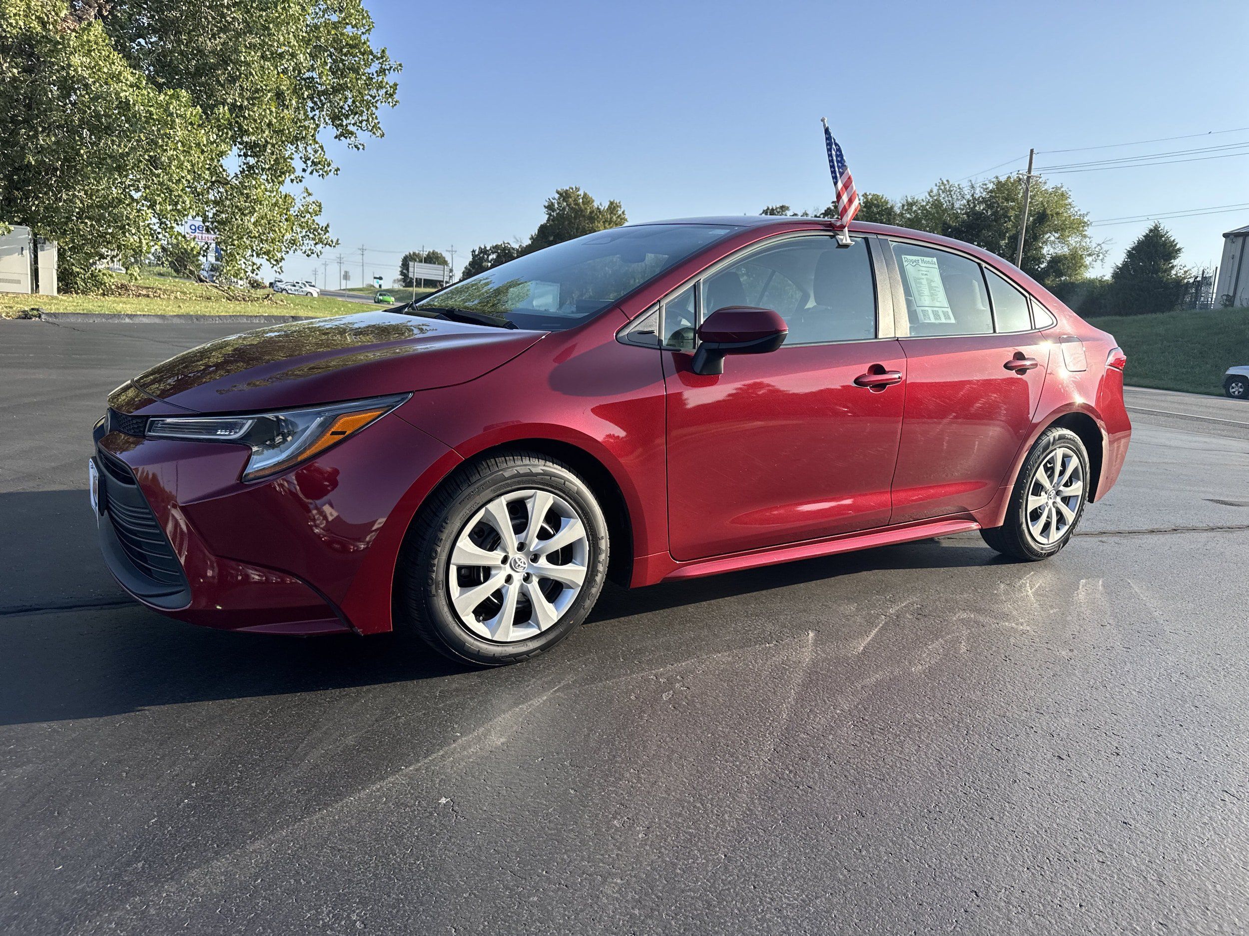 Used 2025 Toyota Corolla LE FWD image 2