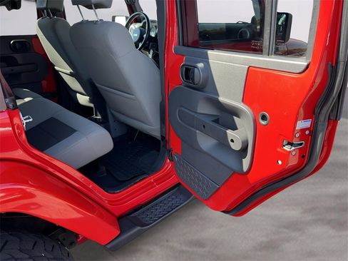Used 2010 Jeep Wrangler Unlimited Sahara w/ Dual Top Group image 18
