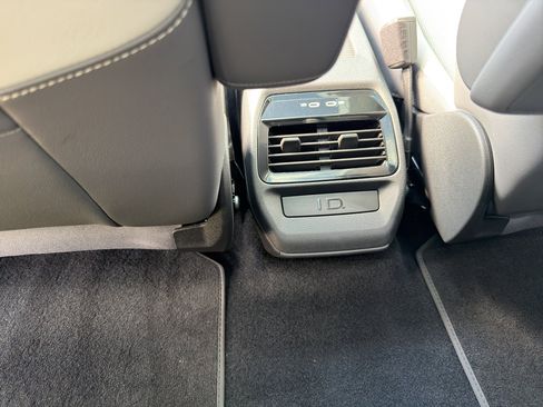 Used 2021 Volkswagen ID.4 Pro S image 10