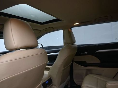 Used 2018 Toyota Highlander XLE FWD image 20